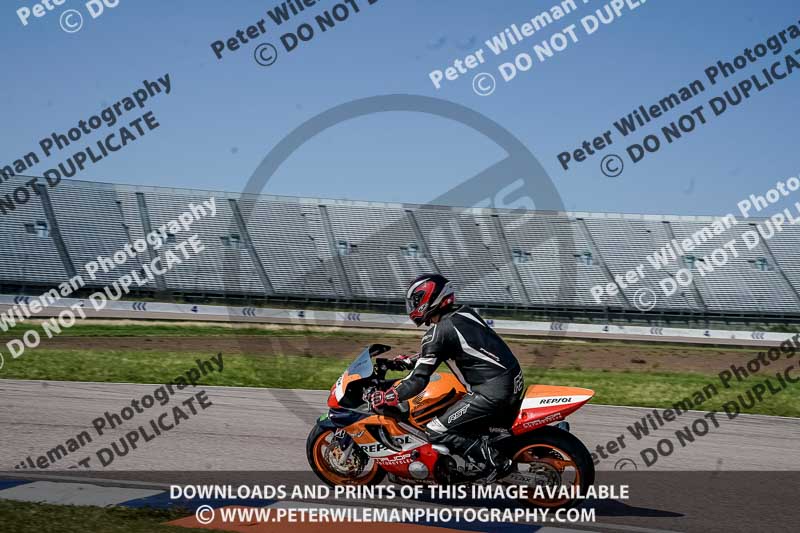 Rockingham no limits trackday;enduro digital images;event digital images;eventdigitalimages;no limits trackdays;peter wileman photography;racing digital images;rockingham raceway northamptonshire;rockingham trackday photographs;trackday digital images;trackday photos